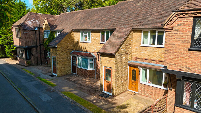 2 Bedroom Maisonette For Sale In Hall Close, Surrey, GU15