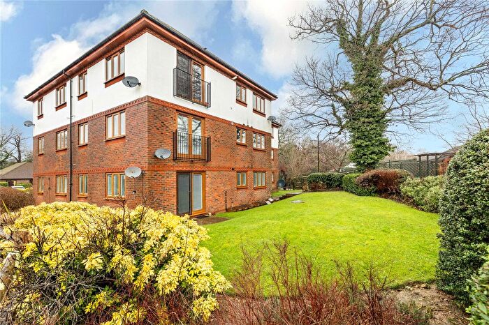 2 Bedroom Flat For Sale In Harvest Road, Maidenbower, Crawley, West Sussex, RH10