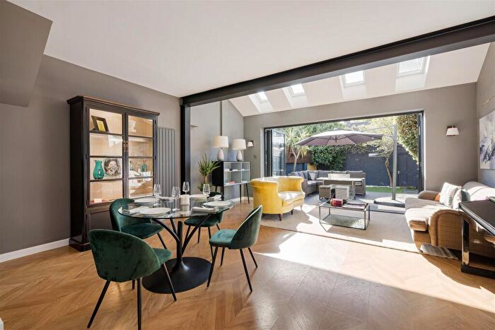 3 Bedroom End Of Terrace House For Sale In Henniker Gardens, East Ham, E6