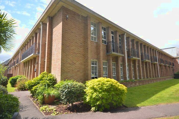 2 Bedroom Flat To Rent In The Water Gardens, Hazlemere, HP15