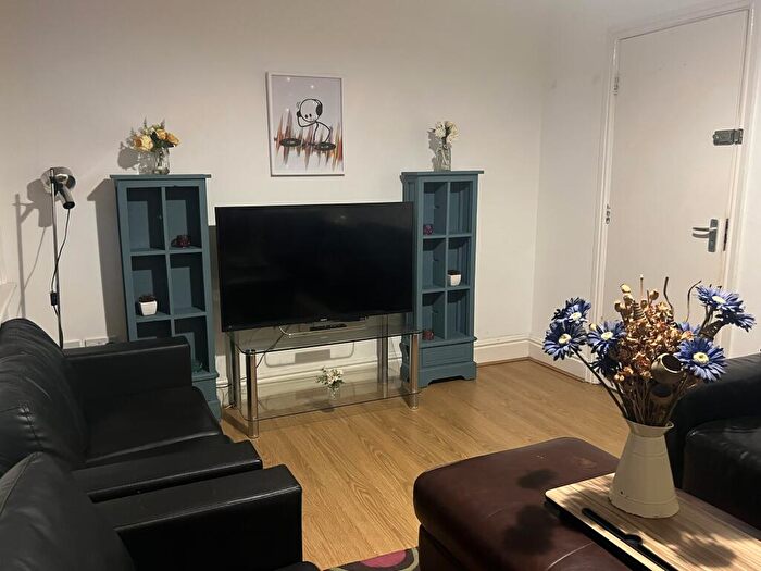 6 Bedroom Terraced House To Rent In Braemar Road, Manchester, M14