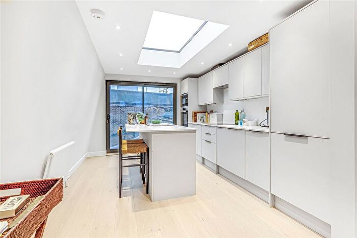 3 Bedroom Flat To Rent In Querrin Street, London, SW6