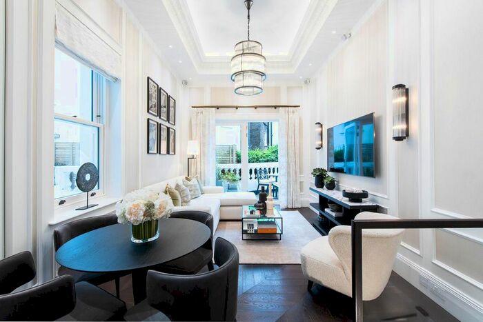 2 Bedroom Flat To Rent In Prince Of Wales Terrace, Kensington, London, W8