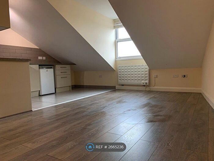 1 Bedroom Flat To Rent In High Street, Barnet, EN5