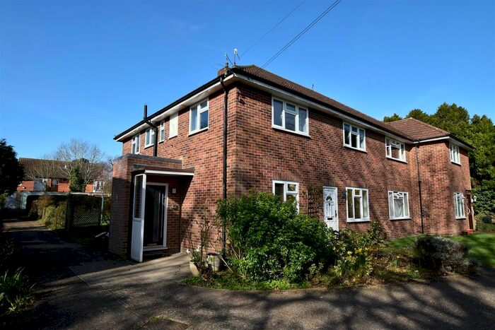 2 Bedroom Maisonette To Rent In Park Road, Redhill, RH1