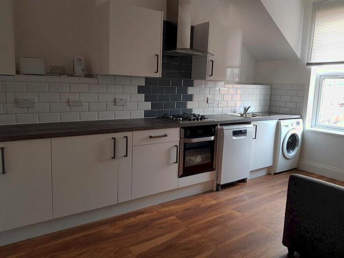 3 Bedroom Flat To Rent In Foxhall Road, Nottingham NG7