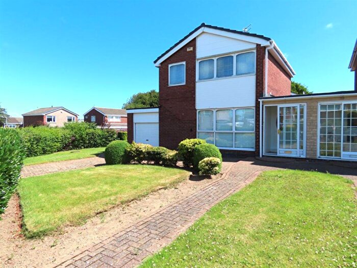 3 Bedroom Link Detached House For Sale In Hillcrest, Ashington, NE63