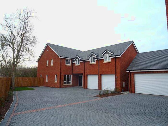 5 Bedroom Detached House To Rent In Swallow Close, Yardley Road, MK46