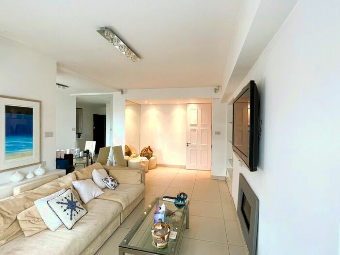 3 Bedroom Flat To Rent In Portman Square, Marylebone, London, W1H
