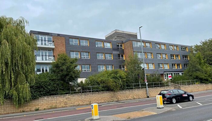 1 Bedroom Apartment For Sale In Flat Kirkstall Gate, Commercial Road, Leeds, West Yorkshire, LS5