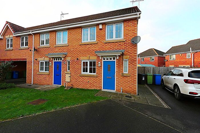 2 Bedroom Town House To Rent In Langford Croft, Chesterfield, S40