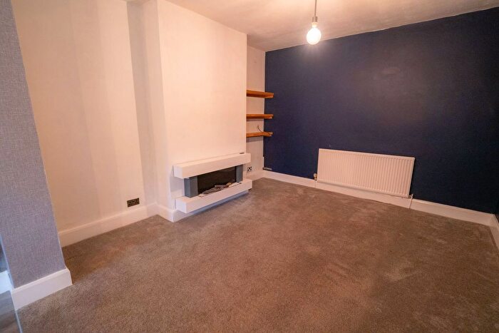 3 Bedroom Semi-Detached House For Sale In Woodford Green Road, Birmingham, B28