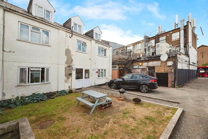 1 Bedroom Flat For Sale In High Road Leytonstone, London, E11