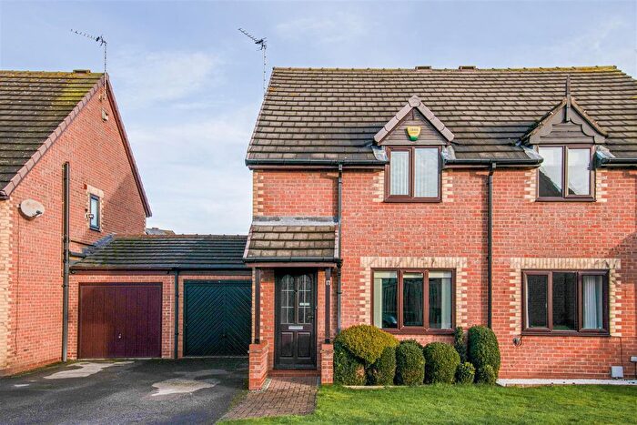 3 Bedroom Semi Detached House For Sale In Greenside Park, New Crofton, Wakefield, WF4