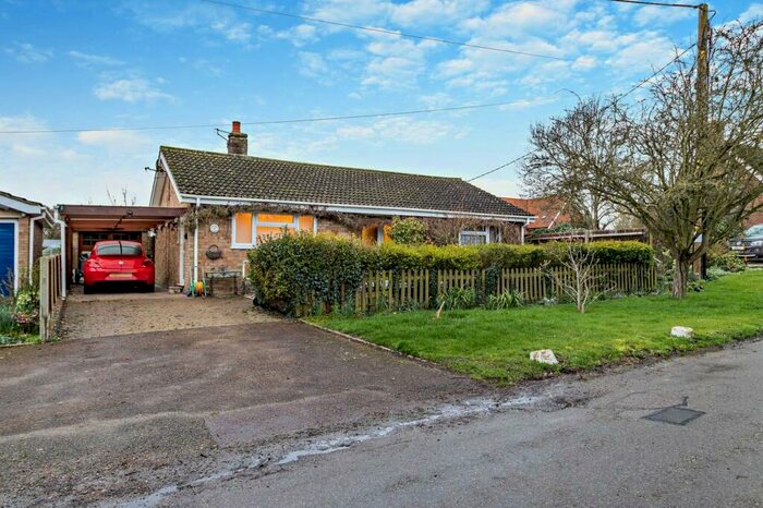 3 Bedroom Detached Bungalow For Sale In High Street, Tadlow, Royston, SG8