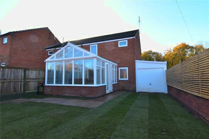 3 Bedroom End Of Terrace House For Sale In Oakleigh Road, Droitwich, Worcestershire, WR9
