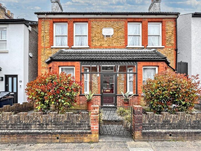 3 Bedroom Detached House For Sale In Victoria Road, Bromley, BR2