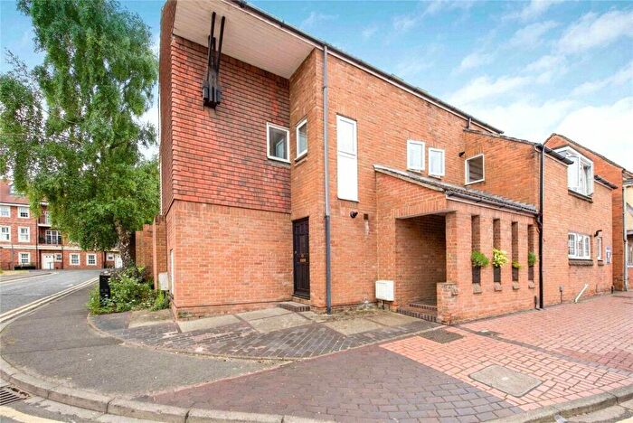 2 Bedroom Maisonette To Rent In Rose Street, Wokingham, Berkshire, RG40