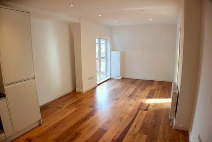 1 Bedroom Flat To Rent In Keswick House, , Penge, SE20