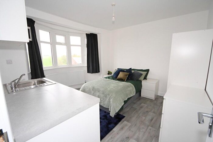 Studio To Rent In Room, Crawley Green Road, Luton, Bedfordshire, LU2