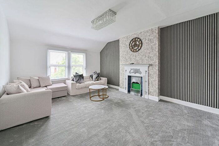 2 Bedroom Flat For Sale In Thrale Road, Furzedown, London, SW16