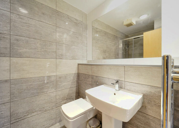 2 Bedroom Apartment To Rent In Victoria House, - The Headrow, Leeds, West Yorkshire, LS1
