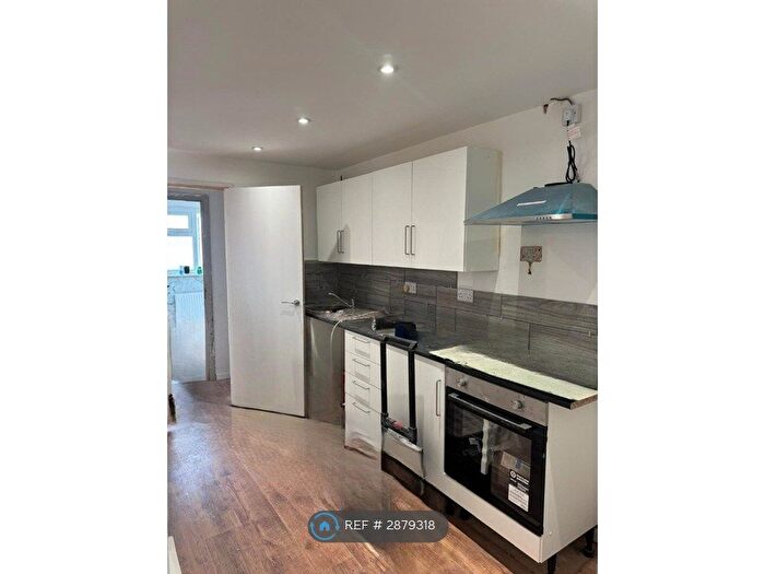 2 Bedroom Flat To Rent In Newington, Sittingbourne, ME9