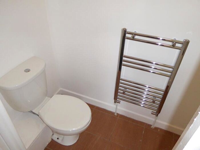 1 Bedroom Flat To Rent In Ashton Road, Harehills, LS8