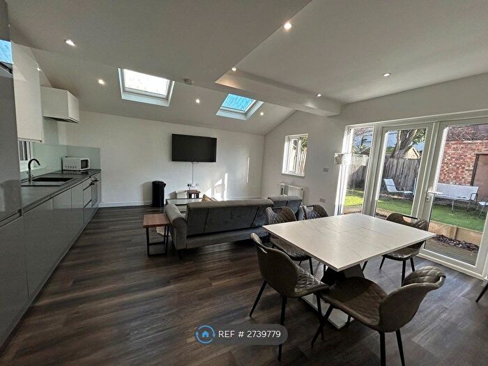 3 Bedroom Flat To Rent In Mount Road, London, NW4