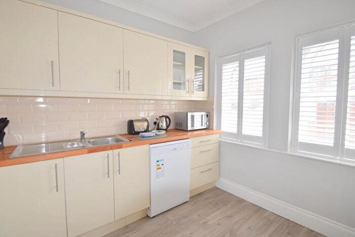 2 Bedroom Apartment To Rent In Peascod Street, Windsor, Berkshire, SL4