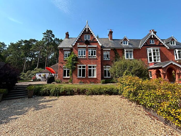 5 Bedroom Semi-Detached House To Rent In Gardeners Hill Road, Lower Bourne, Farnham, GU10