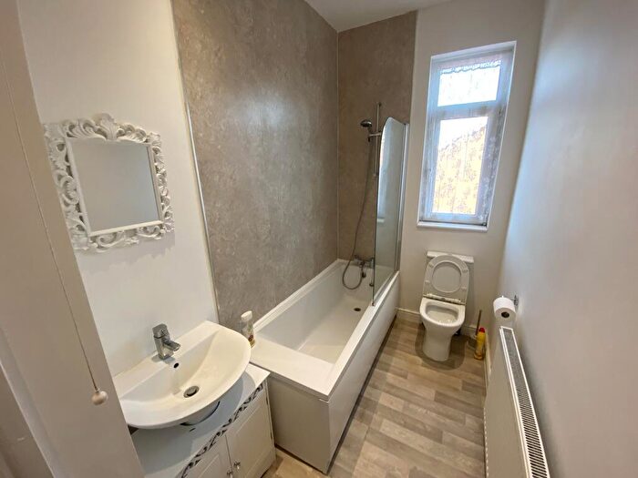 3 Bedroom End Of Terrace House For Sale In Pillard House Lane, Gainsborough, Lincolnshire, DN21