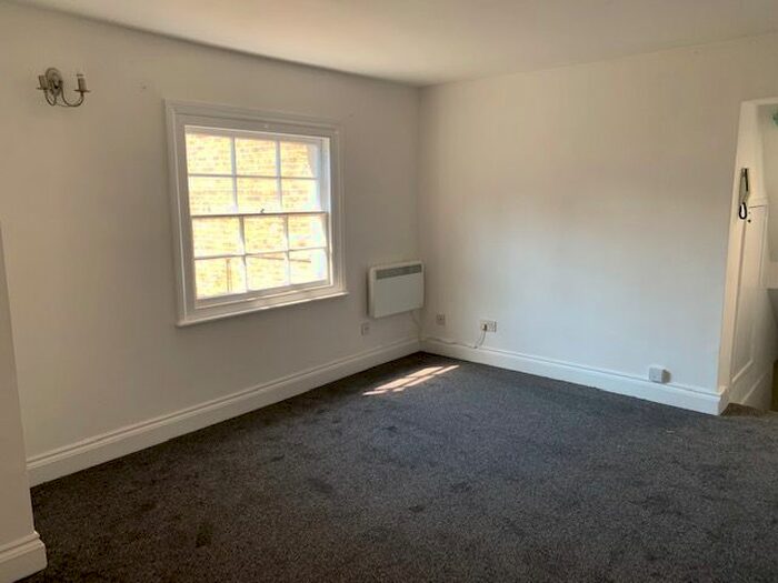 Studio To Rent In Church Alley, High Street, Gravesend, DA11
