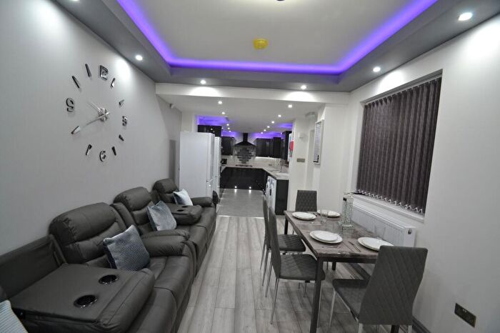 6 Bedroom House To Rent In Langdale Road, Manchester, M19