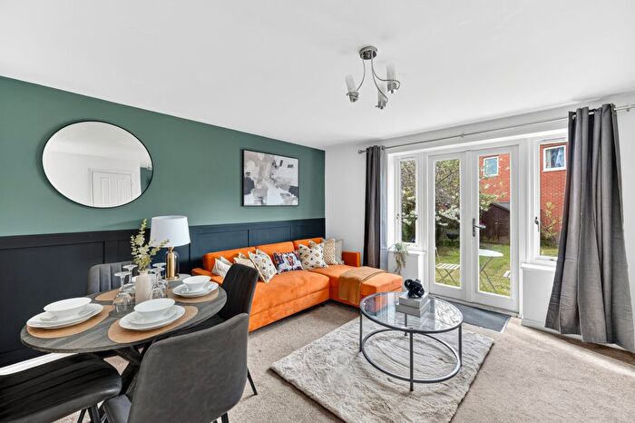 3 Bedroom Flat To Rent In Broughton Civil Parish, MK10