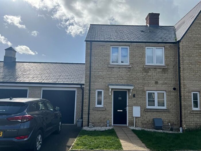 4 Bedroom Semi Detached House For Sale In Woodley Drive, Bampton, Oxfordshire, OX18