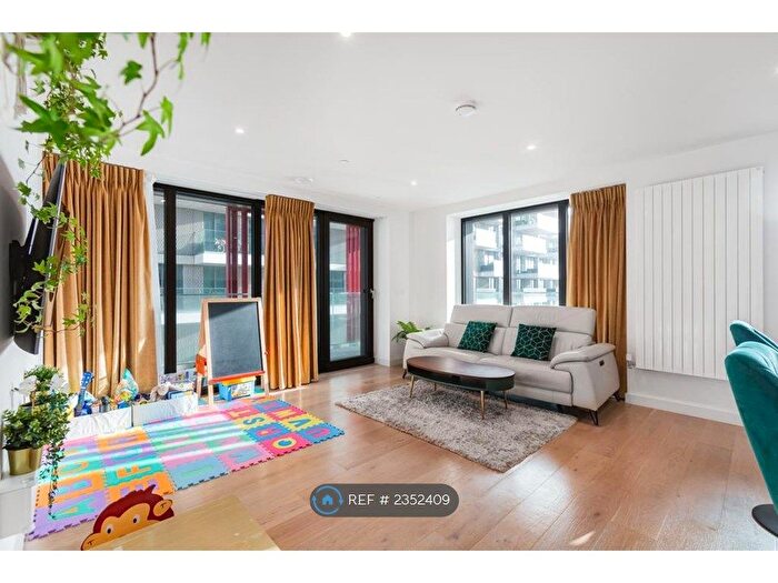 3 Bedroom Flat To Rent In Bonnet Street, London, E16