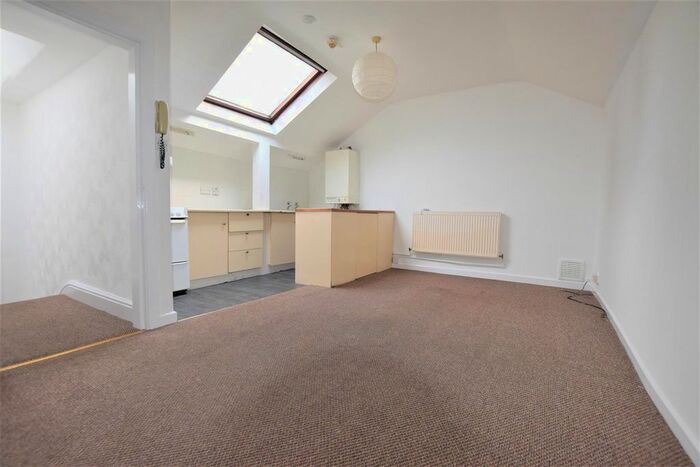 1 Bedroom Flat To Rent In Wellington Road North, Stockport, SK4