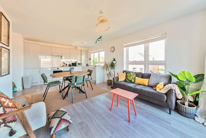 2 Bedroom Flat To Rent In Isambard Close Maidenhead, SL6