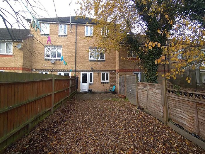 6 Bedroom Property To Rent In Nightingale Shott, Egham, TW20