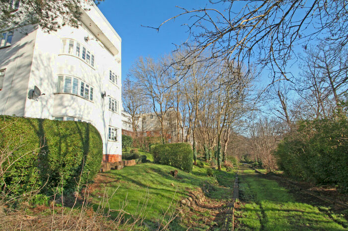 2 Bedroom Apartment To Rent In The Woodlands, London, SE19