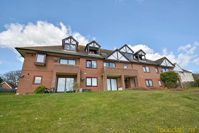 2 Bedroom Flat For Sale In De La Warr Road, Bexhill-On-Sea, TN40