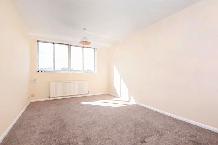 1 Bedroom Flat To Rent In Upper Richmond Road, Putney, SW15