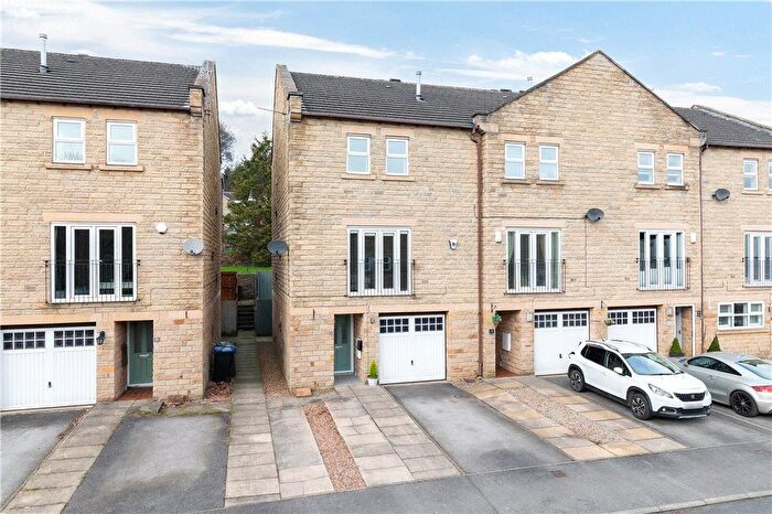 4 Bedroom Town House For Sale In Sorrel Way, Baildon, West Yorkshire, BD17