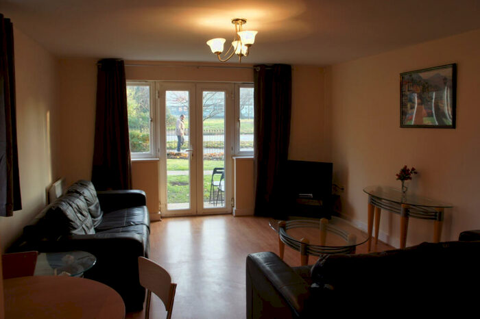 2 Bedroom Flat To Rent In Town Centre, Three Bridges, Crawley, RH10