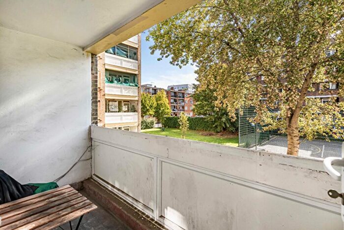 2 Bedroom Flat For Sale In Flaxman Road, London, SE5