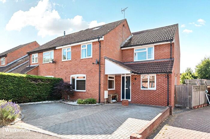 4 Bedroom House For Sale In Cowslip Bank, Lychpit, Basingstoke, Hampshire, RG24
