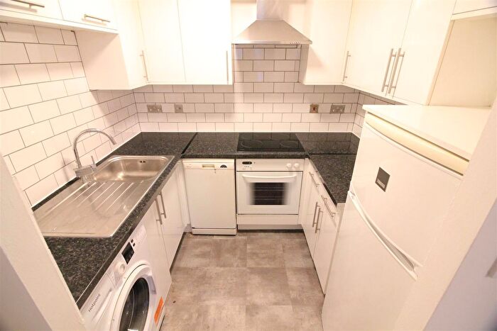 2 Bedroom Property To Rent In Warwick Road, West Drayton, UB7