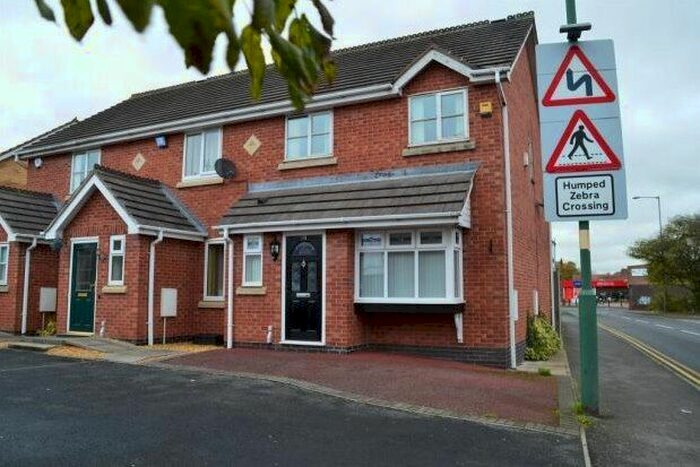3 Bedroom Semi-Detached House To Rent In Bloxwich Road North, Willenhall, WV12