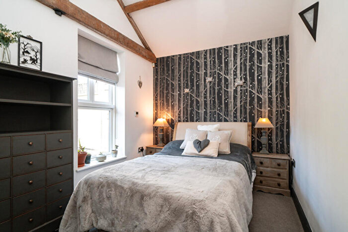 2 Bedroom Barn Conversion For Sale In Main Road North, Dagnall, Berkhamsted, HP4